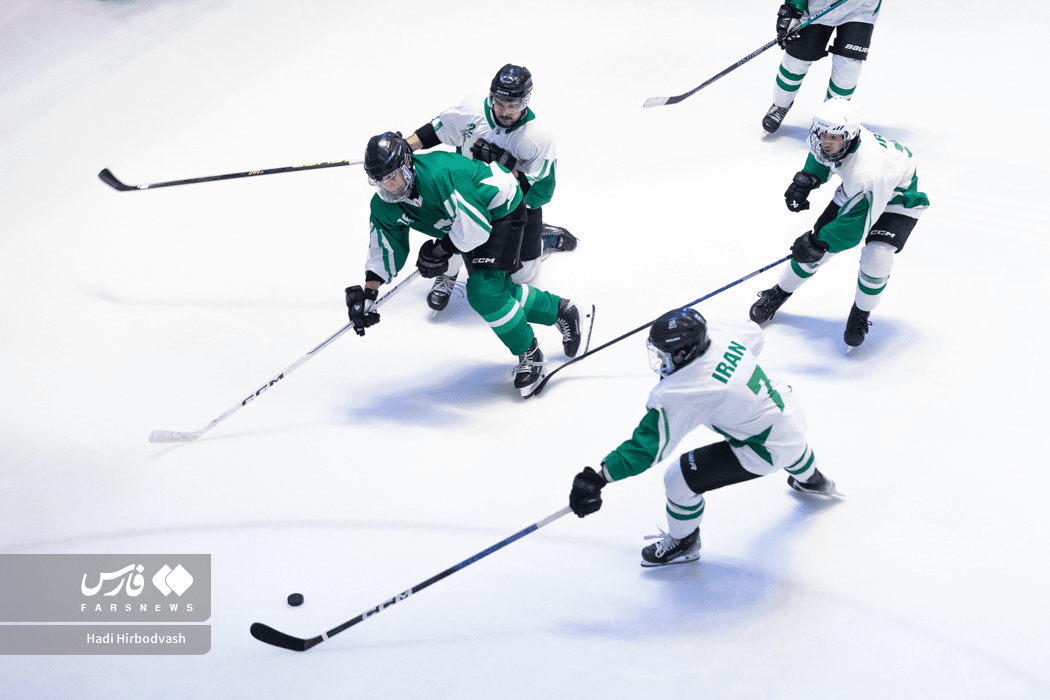 گزارش تصویری از لیگ هاکی روی یخ در ایرانمال